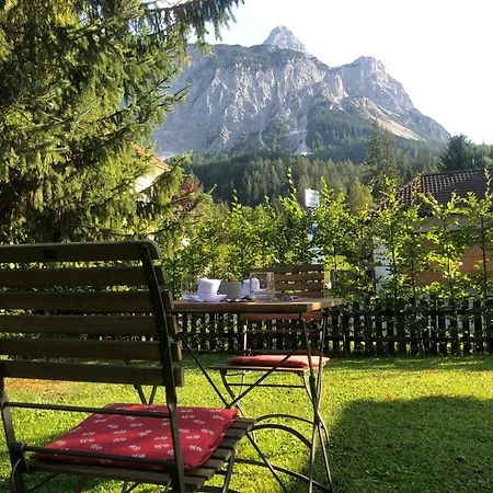 Halali - Dein Kleines An Der Zugspitze Hotel