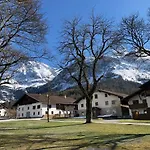 Halali - Dein Kleines An Der Zugspitze Hotel